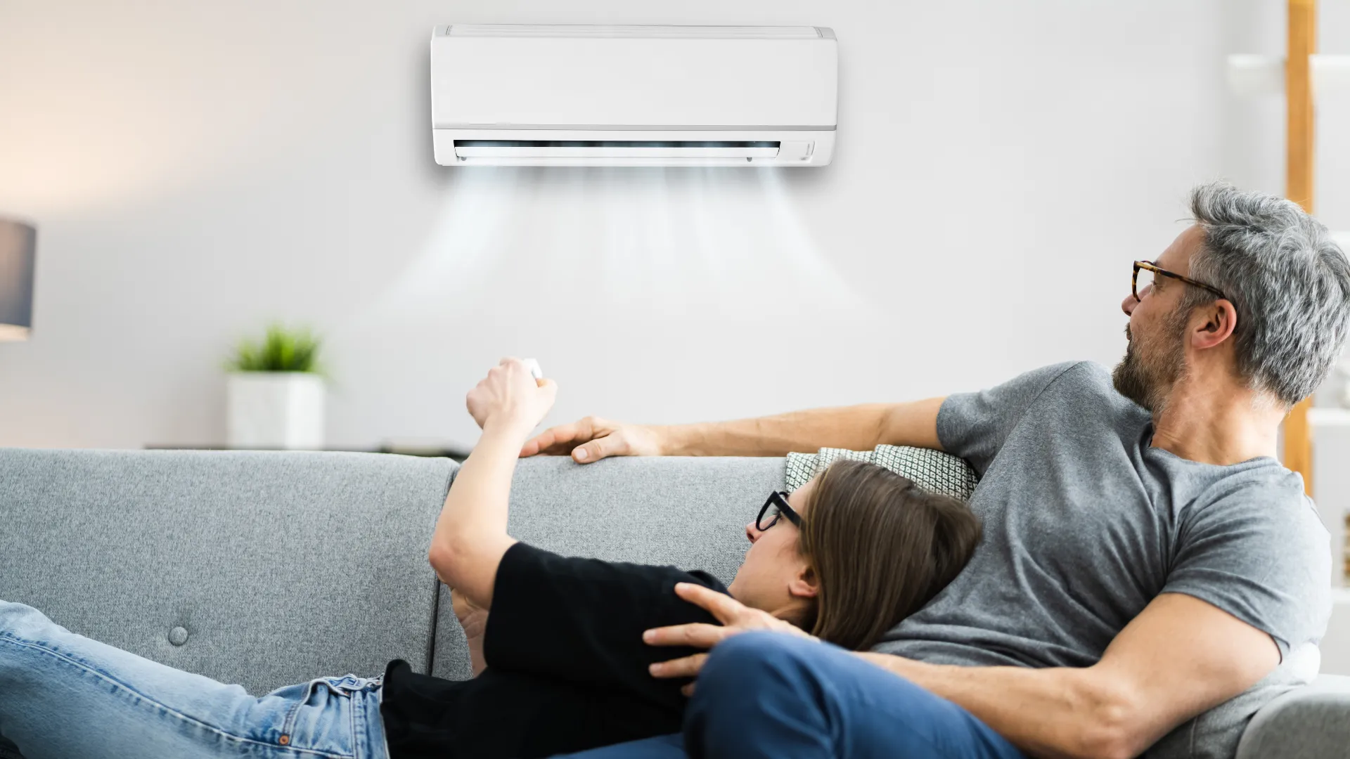 para relaksująca się chłodem z klimatyzacji